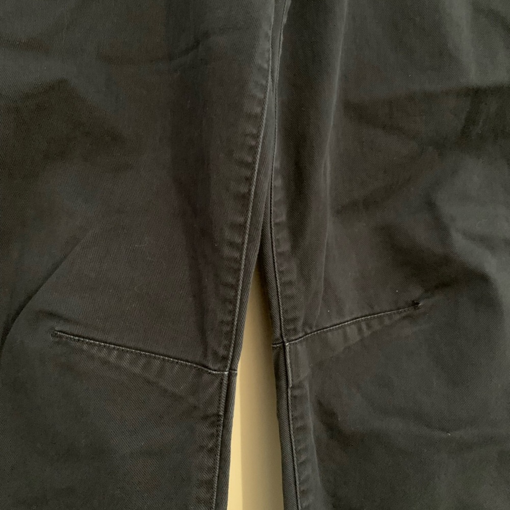 Gap women’s  horseshoe black jeans. Size 2 - Picture 3 of 13